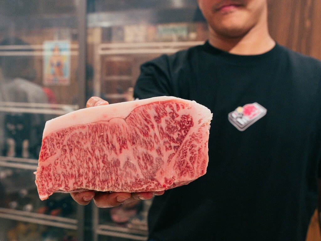 カウンター焼肉という新しい焼肉のカタチ。焼肉は切り立てが断然うまい。